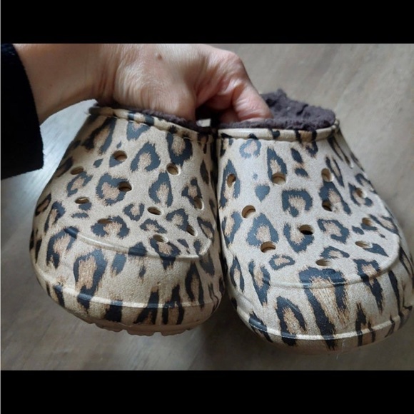 Crocs leopard fleece lined 7 - Picture 2 of 3